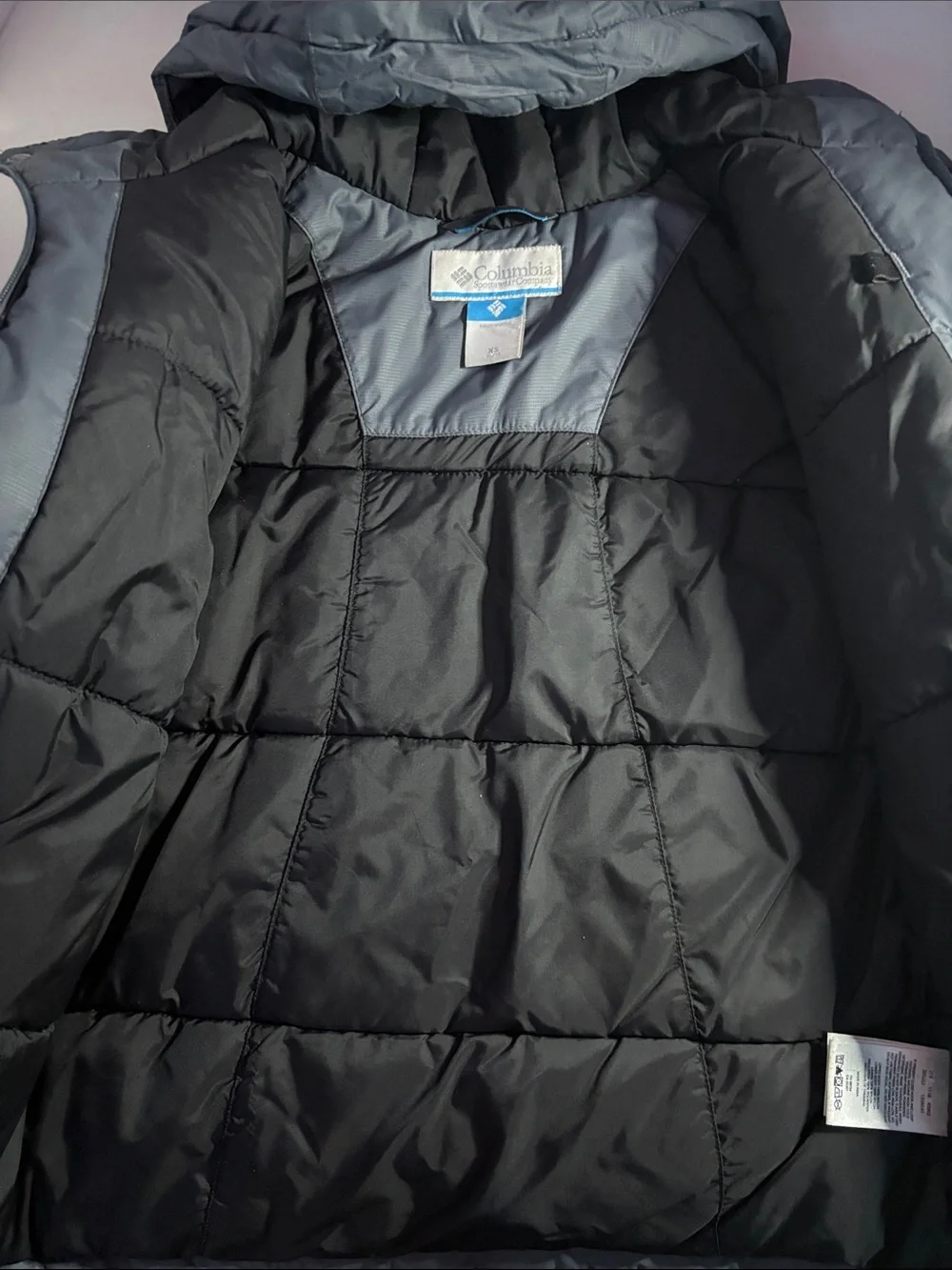 Columbia Boys (XS) Black & Gray Insulated Hooded Winter Jacket.